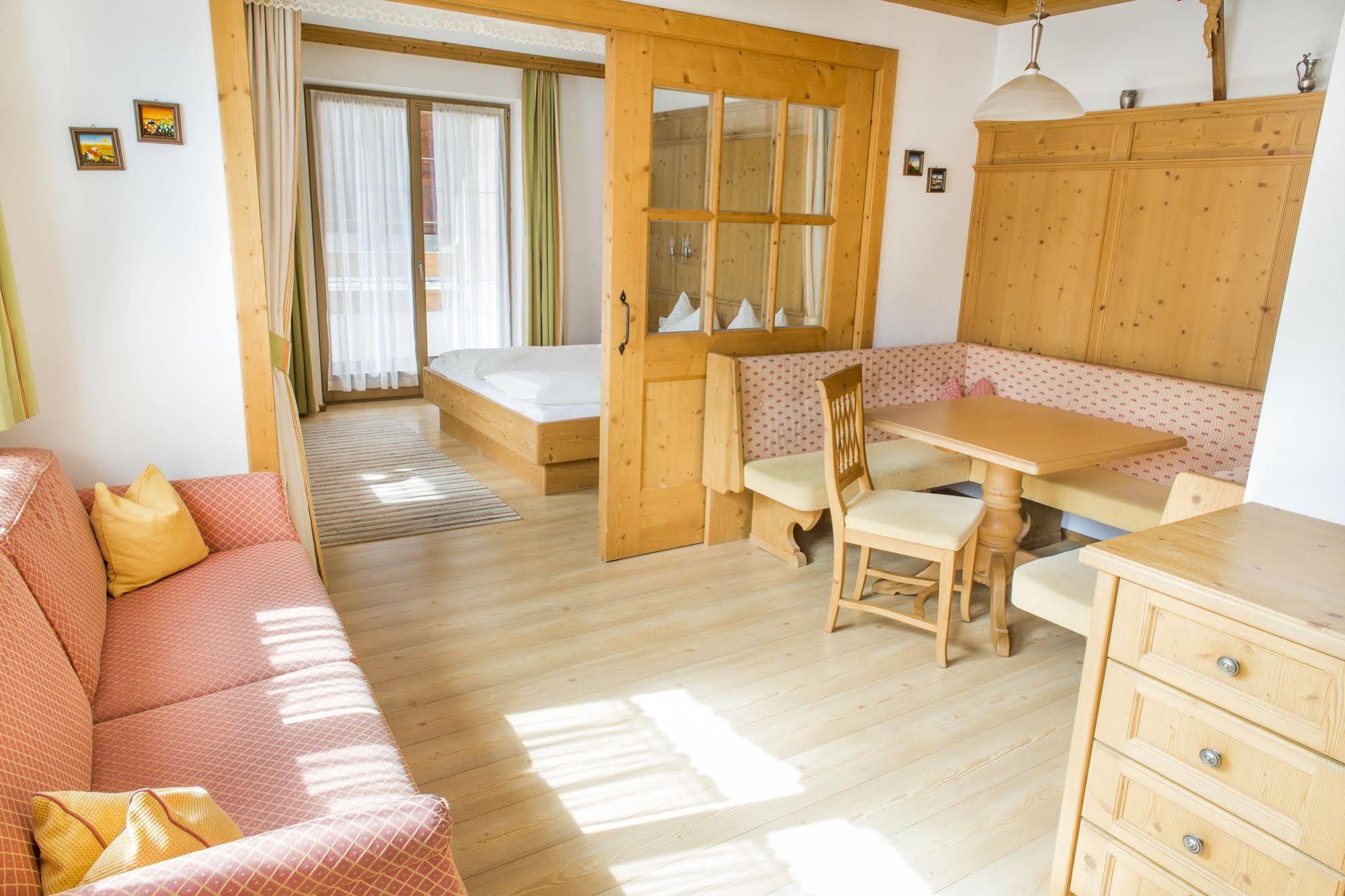 Das Gaestehaus Schneider Am Dorfplatz Alpbach Extérieur photo