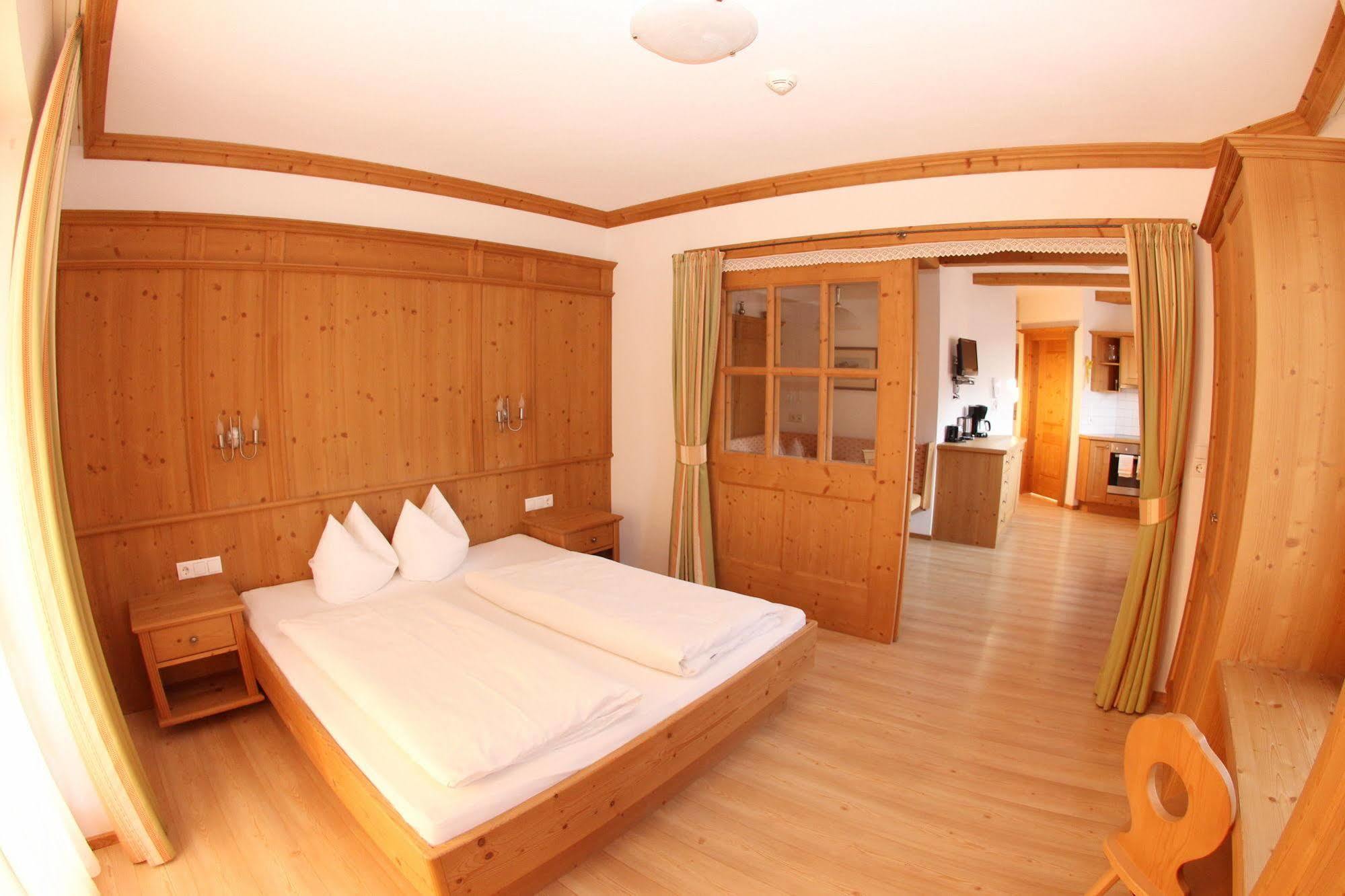 Das Gaestehaus Schneider Am Dorfplatz Alpbach Extérieur photo