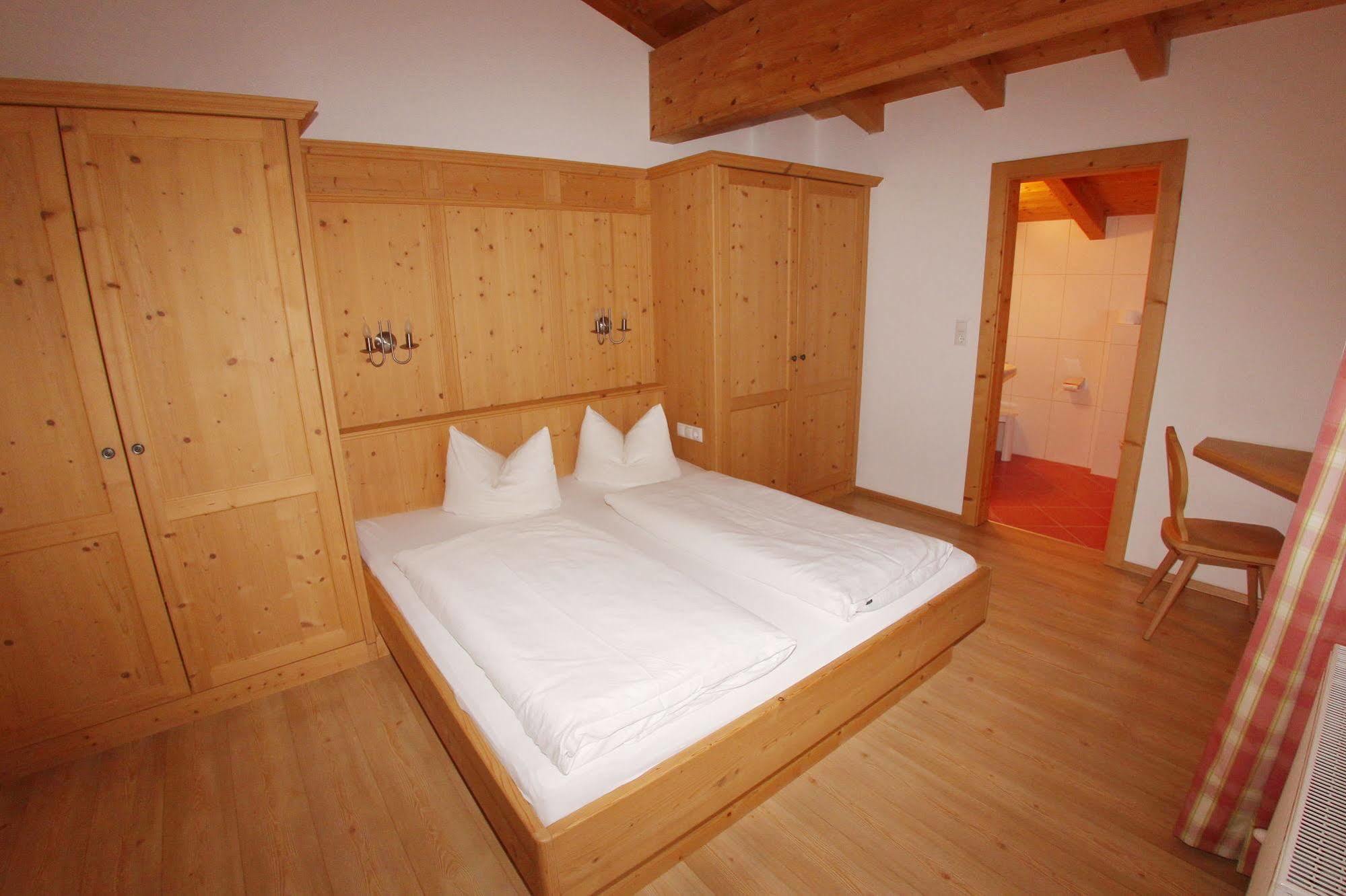 Das Gaestehaus Schneider Am Dorfplatz Alpbach Extérieur photo