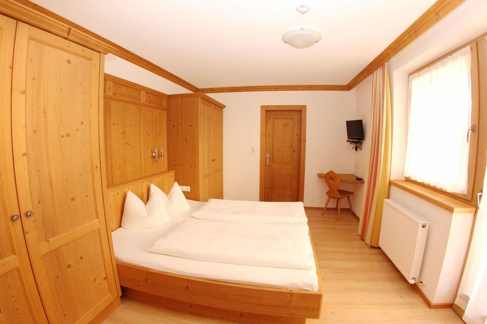 Das Gaestehaus Schneider Am Dorfplatz Alpbach Extérieur photo