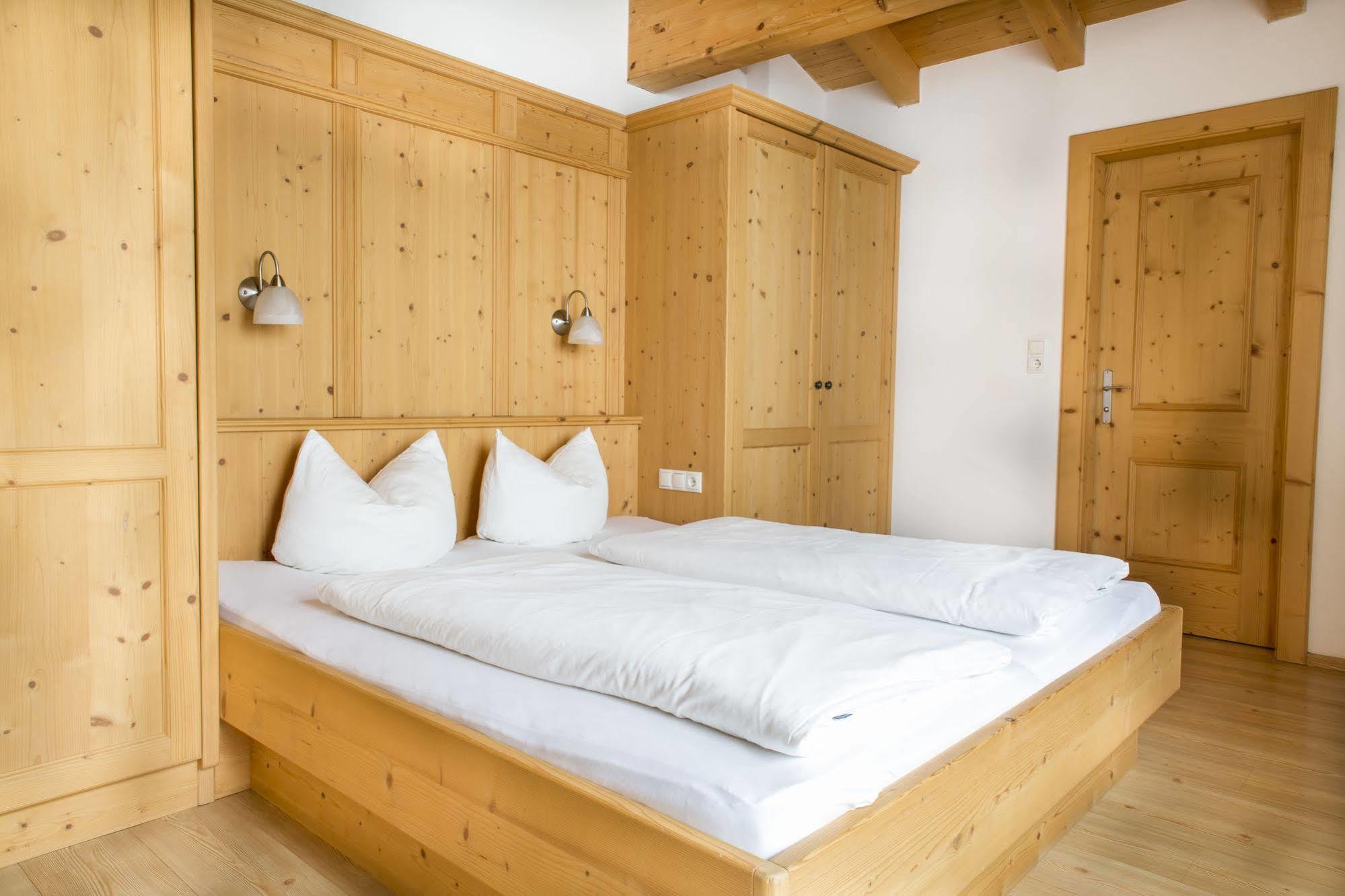 Das Gaestehaus Schneider Am Dorfplatz Alpbach Extérieur photo